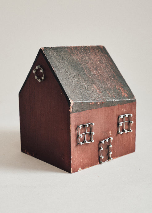 Joelle Yu, Red House, Black Roof