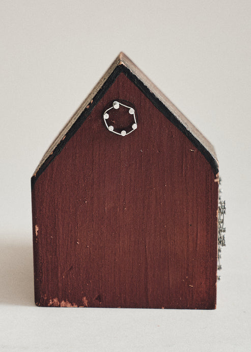 Joelle Yu, Red House, Black Roof