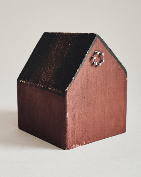 Joelle Yu, Red House, Black Roof