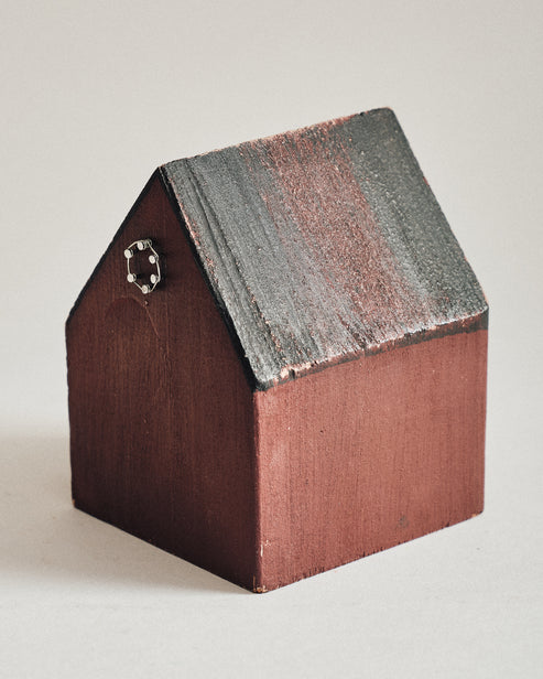 Joelle Yu, Red House, Black Roof