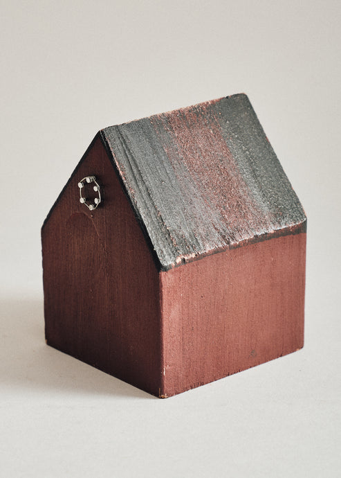 Joelle Yu, Red House, Black Roof