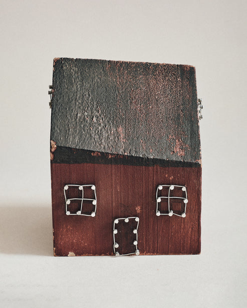 Joelle Yu, Red House, Black Roof
