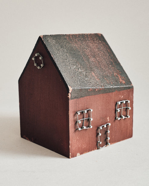 Joelle Yu, Red House, Black Roof