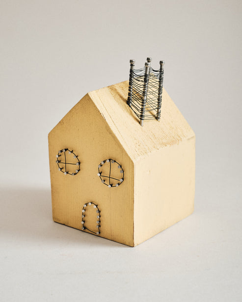 Joelle Yu, Yellow House, Round Windows