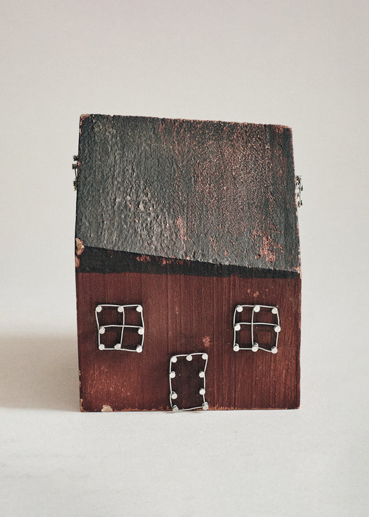 Joelle Yu, Red House, Black Roof